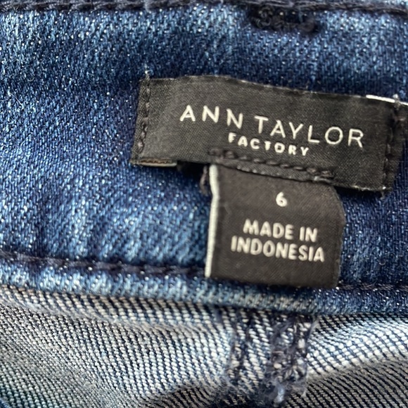 Ann Taylor Factory Women’s Jeans. Size 6 - Picture 3 of 3
